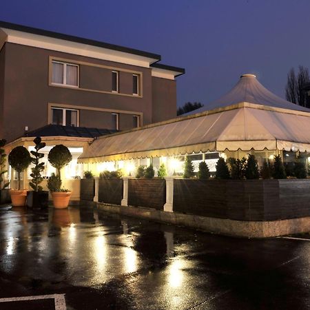 Bivius Hotel Restaurant Luxembourg Strassen Exteriör bild