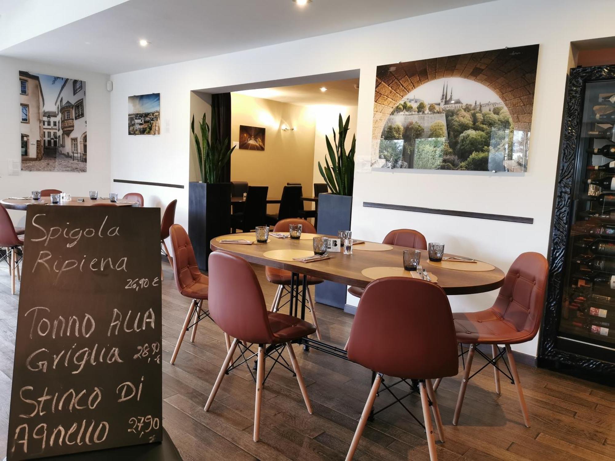 Bivius Hotel Restaurant Luxembourg Strassen Exteriör bild