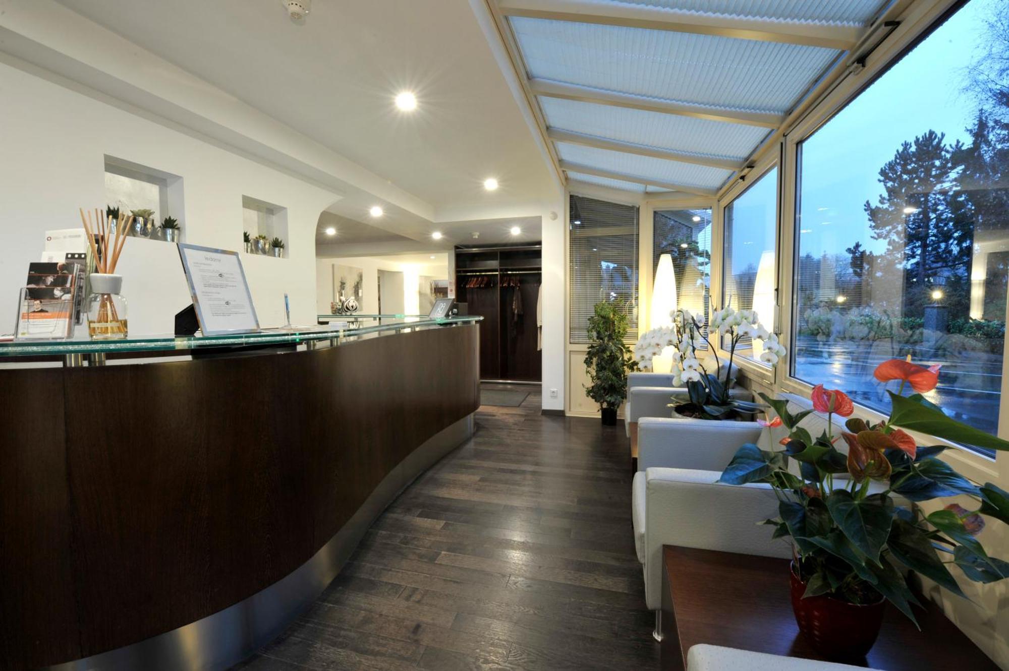 Bivius Hotel Restaurant Luxembourg Strassen Exteriör bild