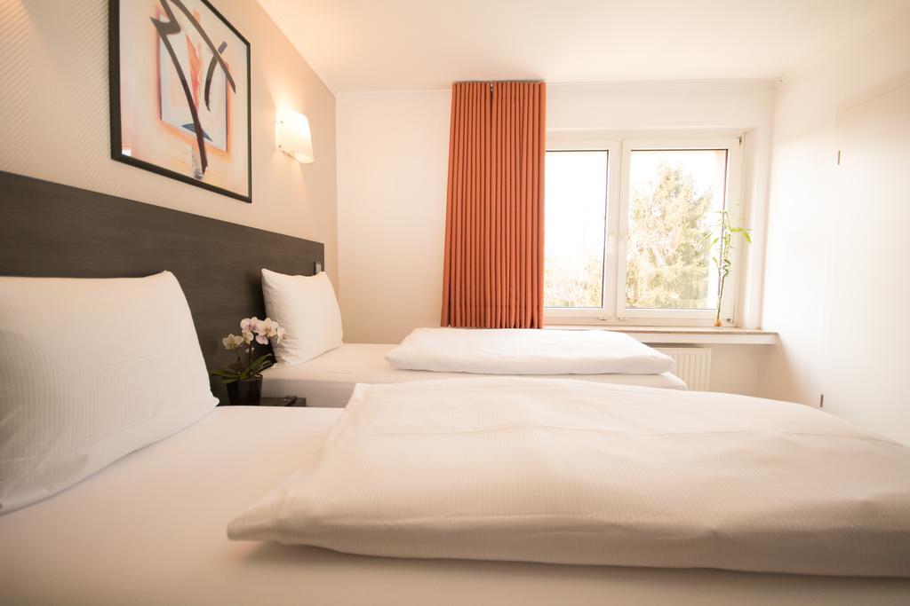 Bivius Hotel Restaurant Luxembourg Strassen Exteriör bild