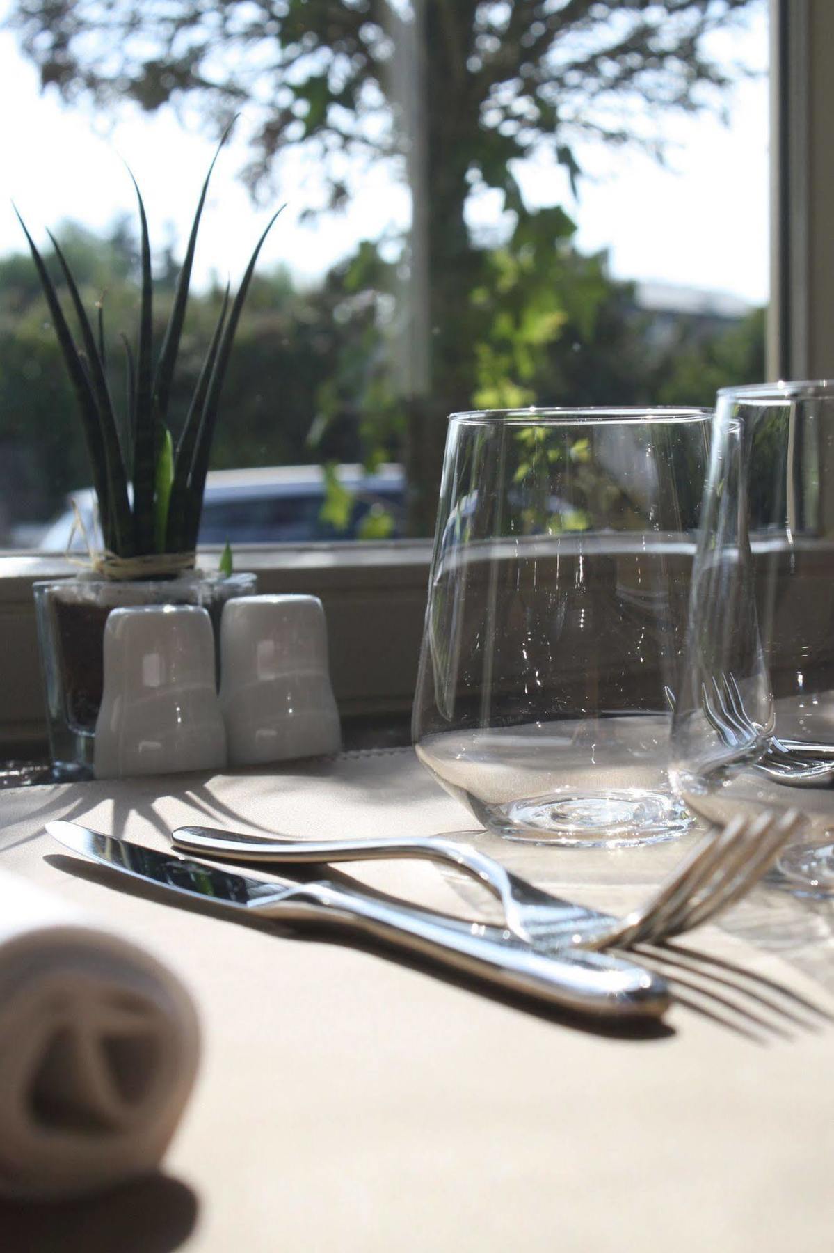 Bivius Hotel Restaurant Luxembourg Strassen Exteriör bild